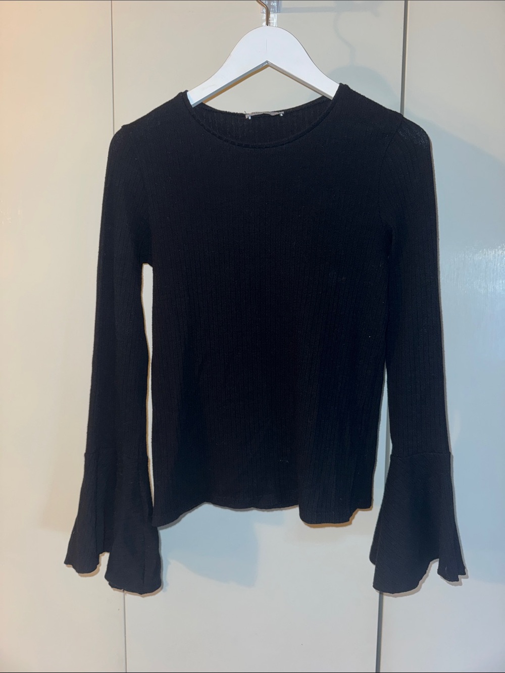 Flare Wrist Knit Long Sleeve Top